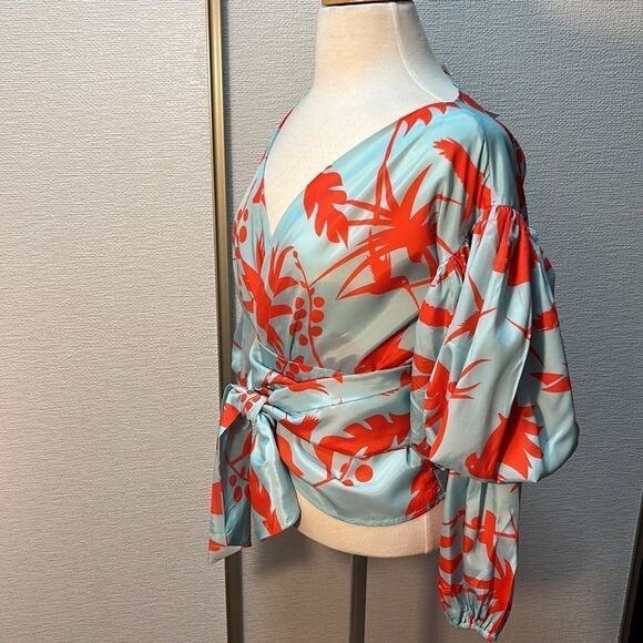 🎉HP 🎉NWT JJ’s Fairyland Tropical Wrap Top - - Picture 3 of 9